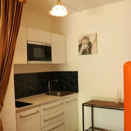 Apartment Nella Tranquilla Via Guncina 26 *